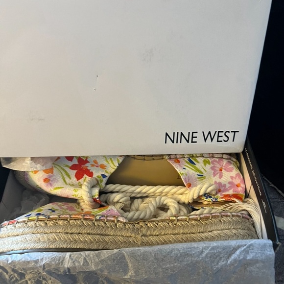 Nine West MEAKS7, Size 8, very cute sandal for any occasion. - Picture 5 of 6